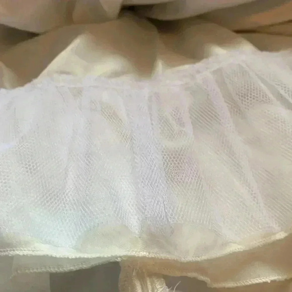 Princess Faith fancy occasion dress with lining and crinolines. - Picture 6 of 9